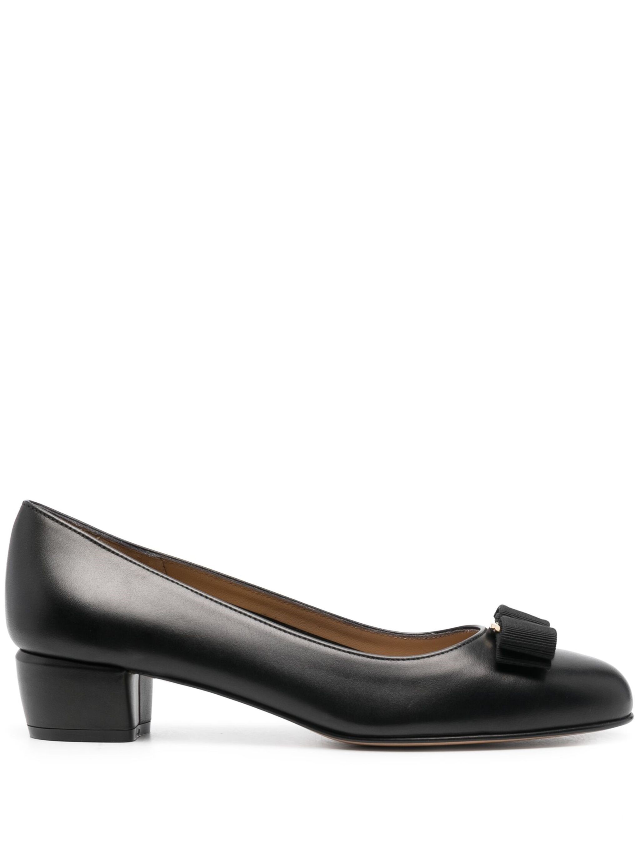 SALVATORE FERRAGAMO Vara Pumps　SALVATORE FERRAGAMO ヴァラ パンプス SALVATORE